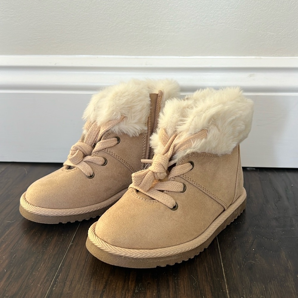 NWT!!! Babygap size 9 toddler faux fur boots